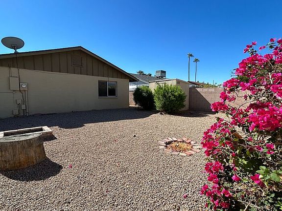3rd image of 2514 E Manhatton Dr