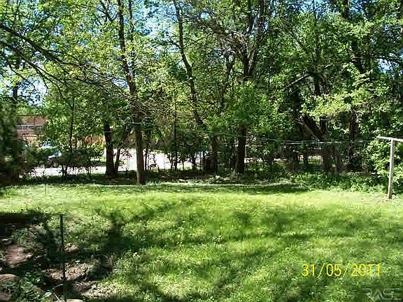 3rd image of 630 E Oak St