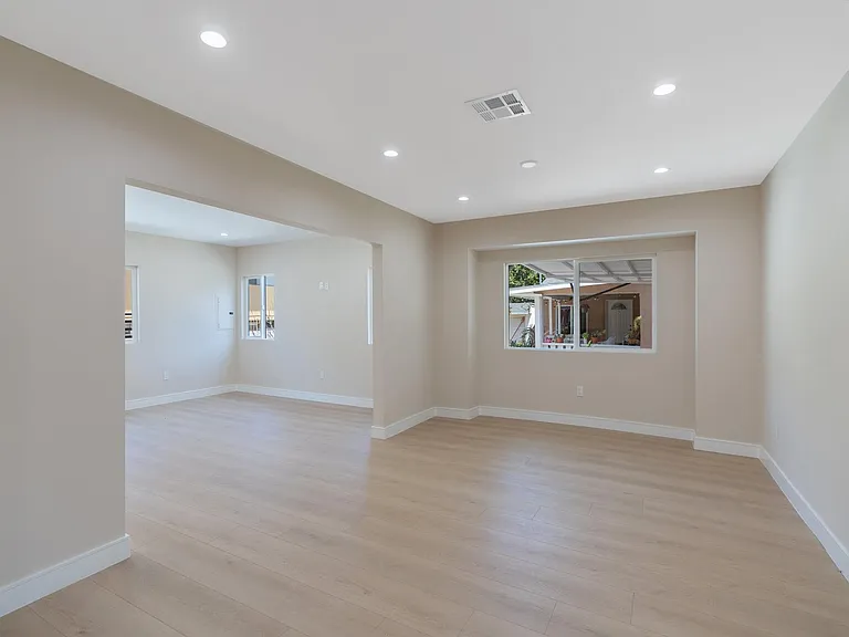 1206 Tamarind Ave — Photo 11
