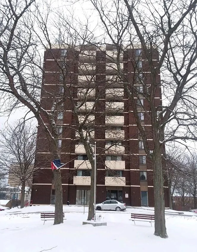 Historical Park Apartments — Photo 3