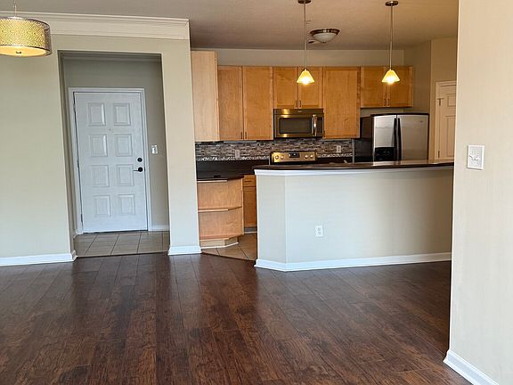 5th image of 400 17th St NW Unit 2426