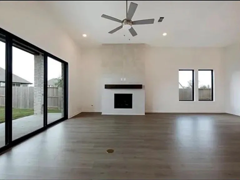 4611 Columbus Dr — Photo 8