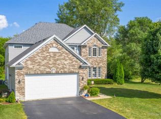 899 Prairie Ridge Dr, Woodstock, IL 60098