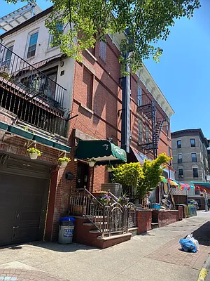 Sold by Farran & Associates | media 7