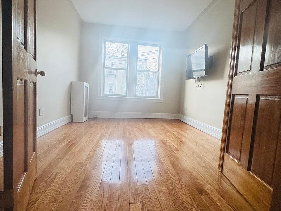 1st image of 2450 27th St APT 1F