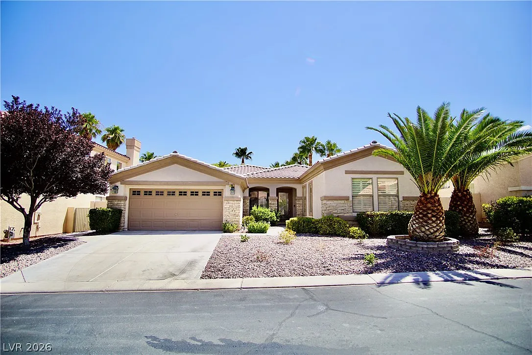 4 bed, 2.0 bath, 2428 sqft, $2,800 — Photo 2