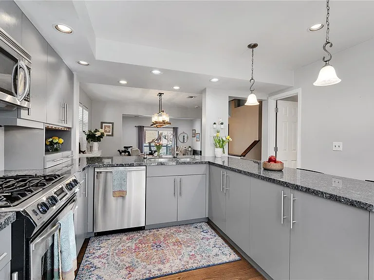 5519 Claybourne St — Photo 3
