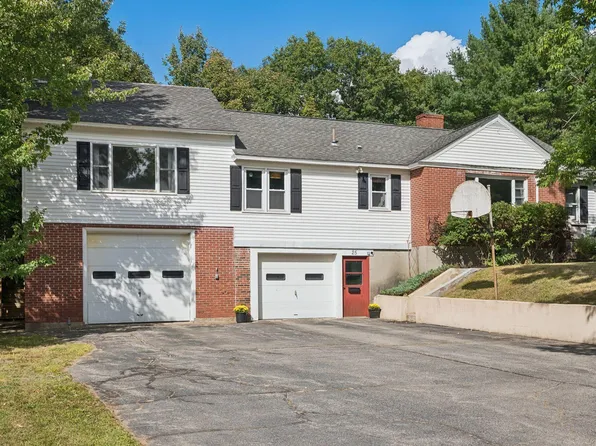 25 Mayflower Road, Hallowell, ME 04347