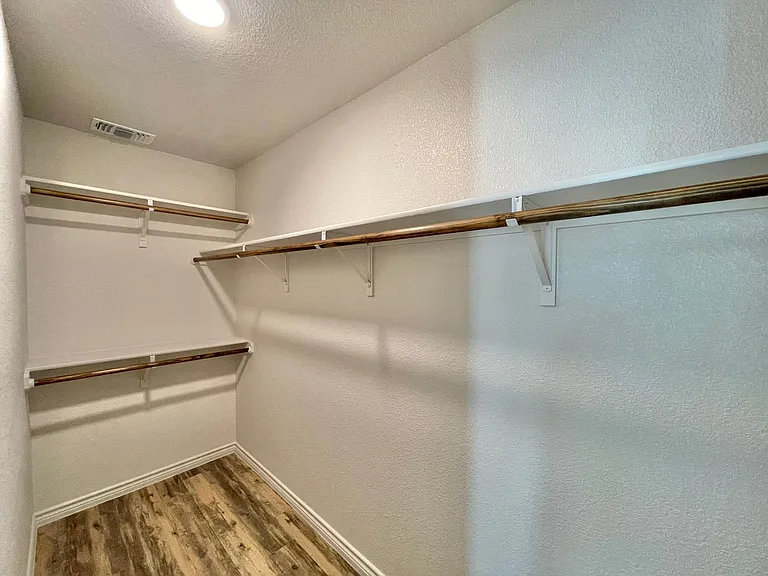 1801 Castroville Trl — Photo 24