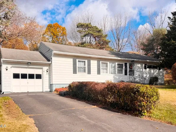 39 Oxford Circle, Troy, NY 12180