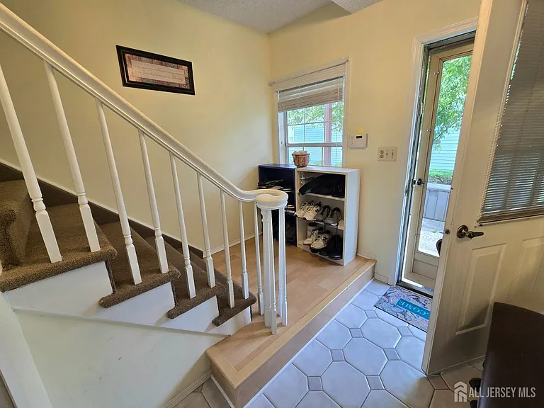 8 Glastonbury Dr — Photo 30