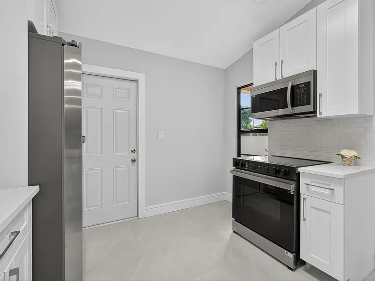 10924 Roebelini Palm Ct #A — Photo 8