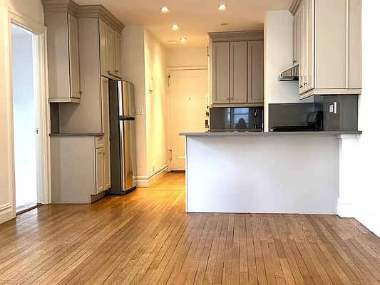 Rented by Sotheby's International Realty | media 34