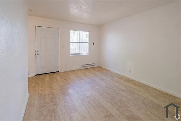 404 SW 26th St #8 — Photo 4