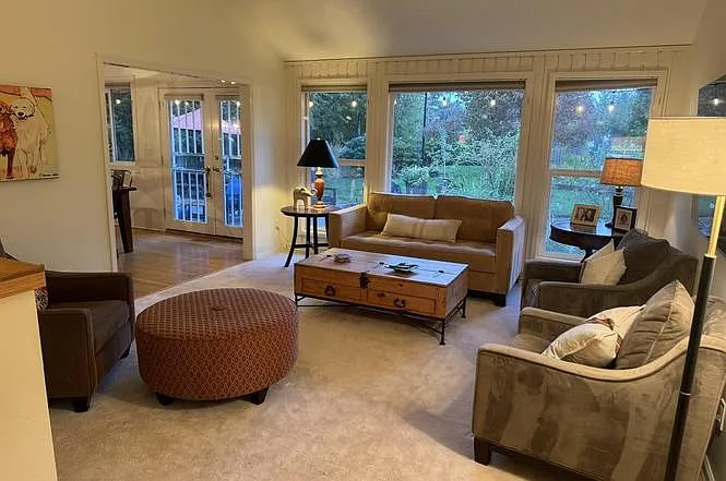 3 bed, 2323 sqft, $3,650 — Photo 3