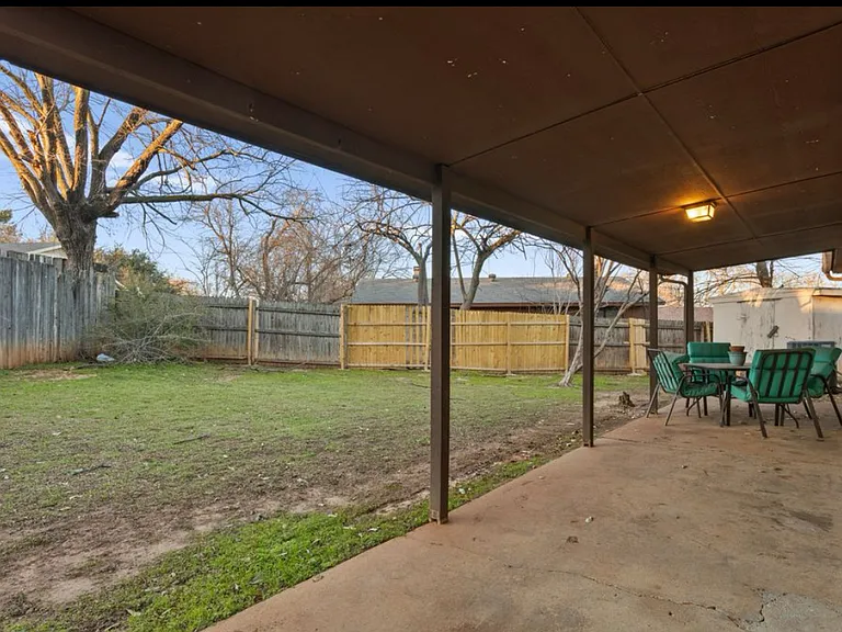 1601 White Oak Ct — Photo 17