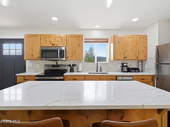 5th image of 43143 Riverview Dr APT 9