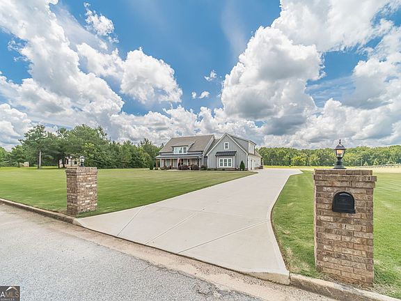 2nd image of 302 Savannah Dr