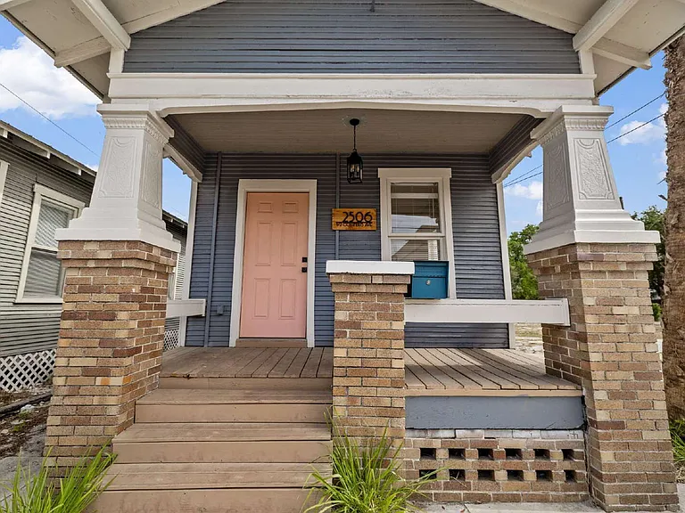 2506 1/2 E Columbus Dr — Photo 2