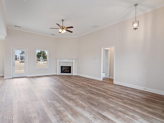 4th image of 956 Collie Dr
