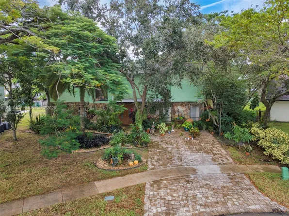 10164 SW 52nd St, Cooper City, FL 33328