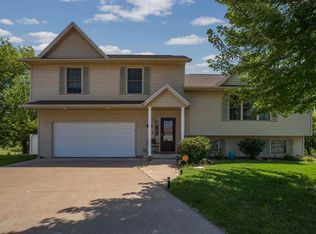 6529 Wilkes Ave, Davenport, IA 52806