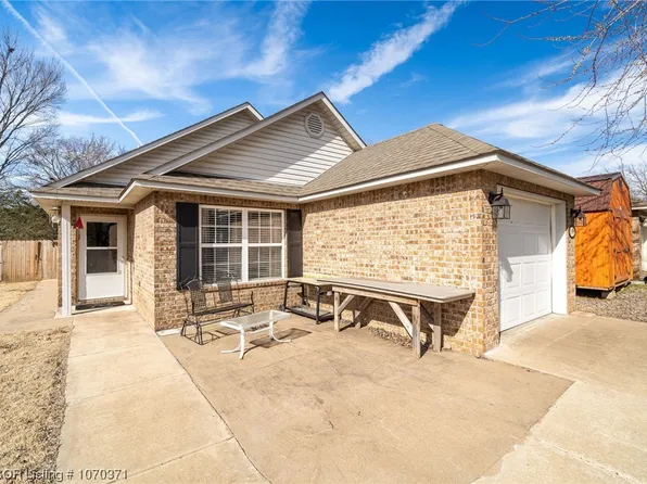 1041 S Walnut St, Sallisaw, OK 74955