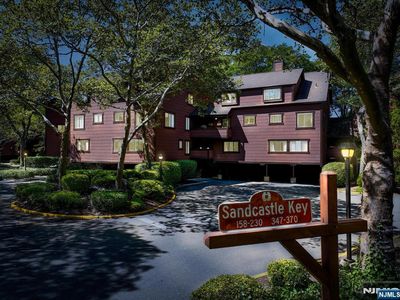 158 Sandcastle Ky, Secaucus, NJ, 07094