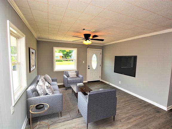 3rd image of 108 Auburn Dr