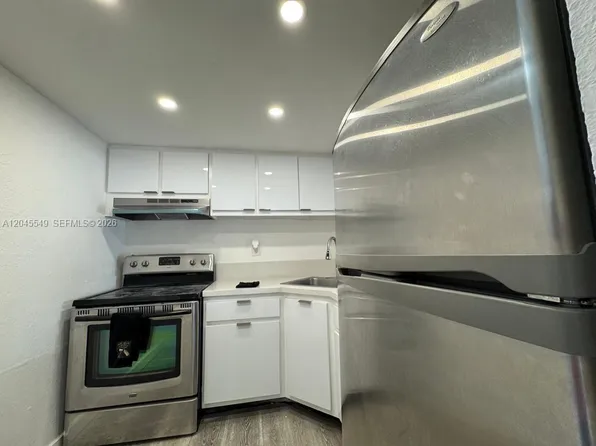 4550 NW 9th St APT 709E, Miami, FL 33126