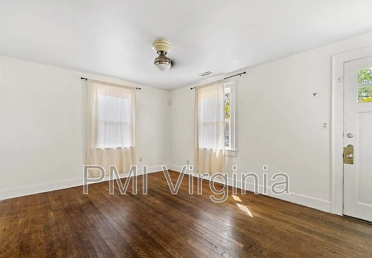 818 W 42nd St — Photo 5