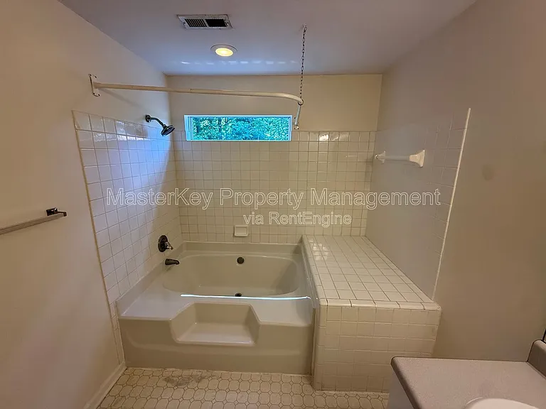327 Saint Thomas Dr — Photo 14