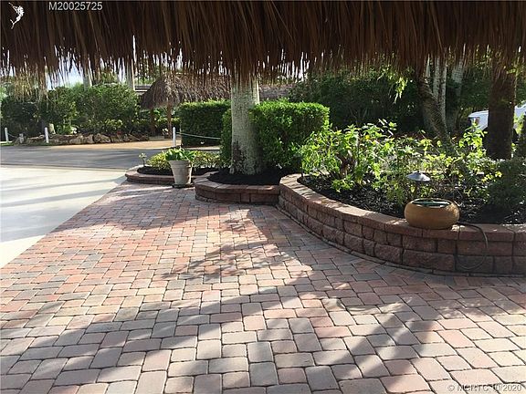 2nd image of 373 NW Foursome Ln