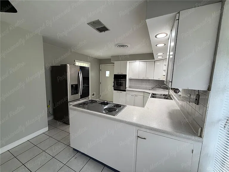3776 Dorset Dr — Photo 16