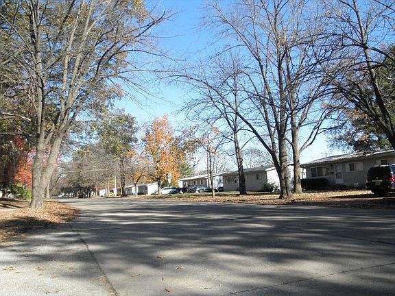 5th image of 915 Forestwood Dr