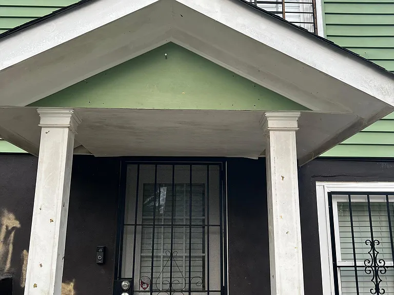 2166 Larchwood Rd SW — Photo 1