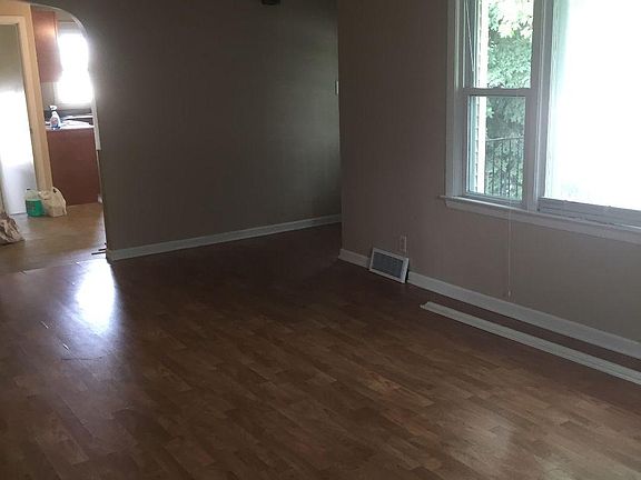 5th image of 295 S La Salle Ave
