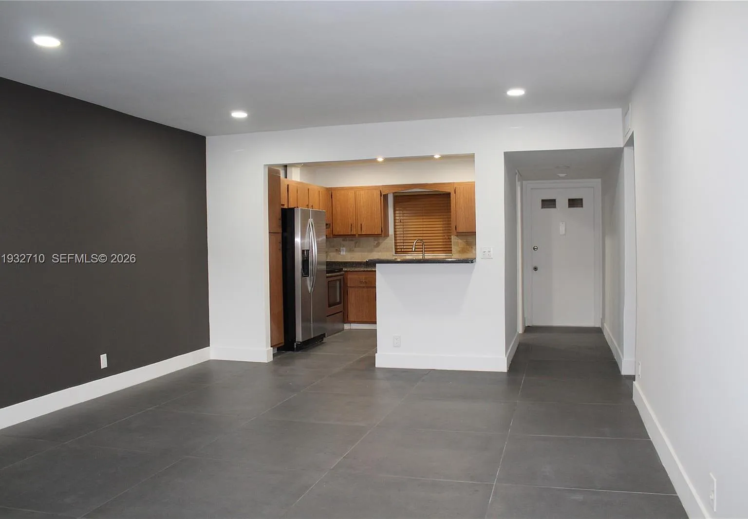 Oak Hills Condo No V — Photo 1