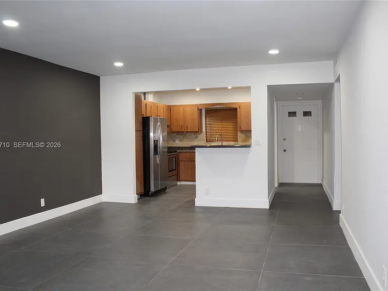 5140 SW 40th Ave #3C — Photo 1
