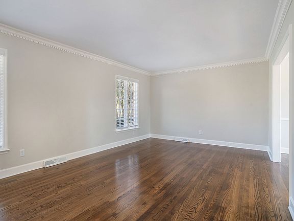 3rd image of 1405 Nottingham Dr