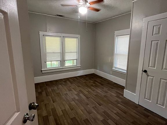 4th image of 209 N Rogers St