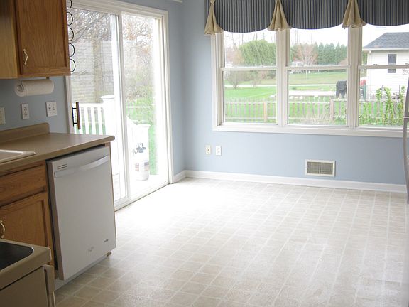 5th image of 1072 Fawn Wood Dr
