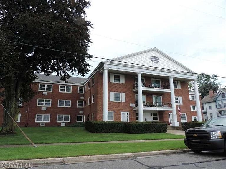1st image of 1249 Lakeshore Dr APT 129