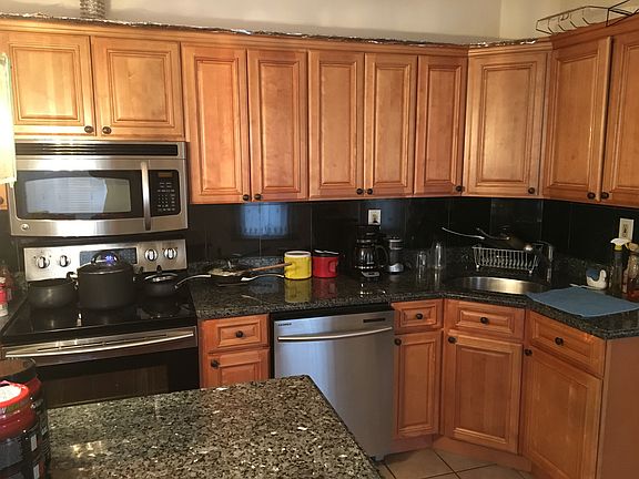 5th image of 170 Essex St