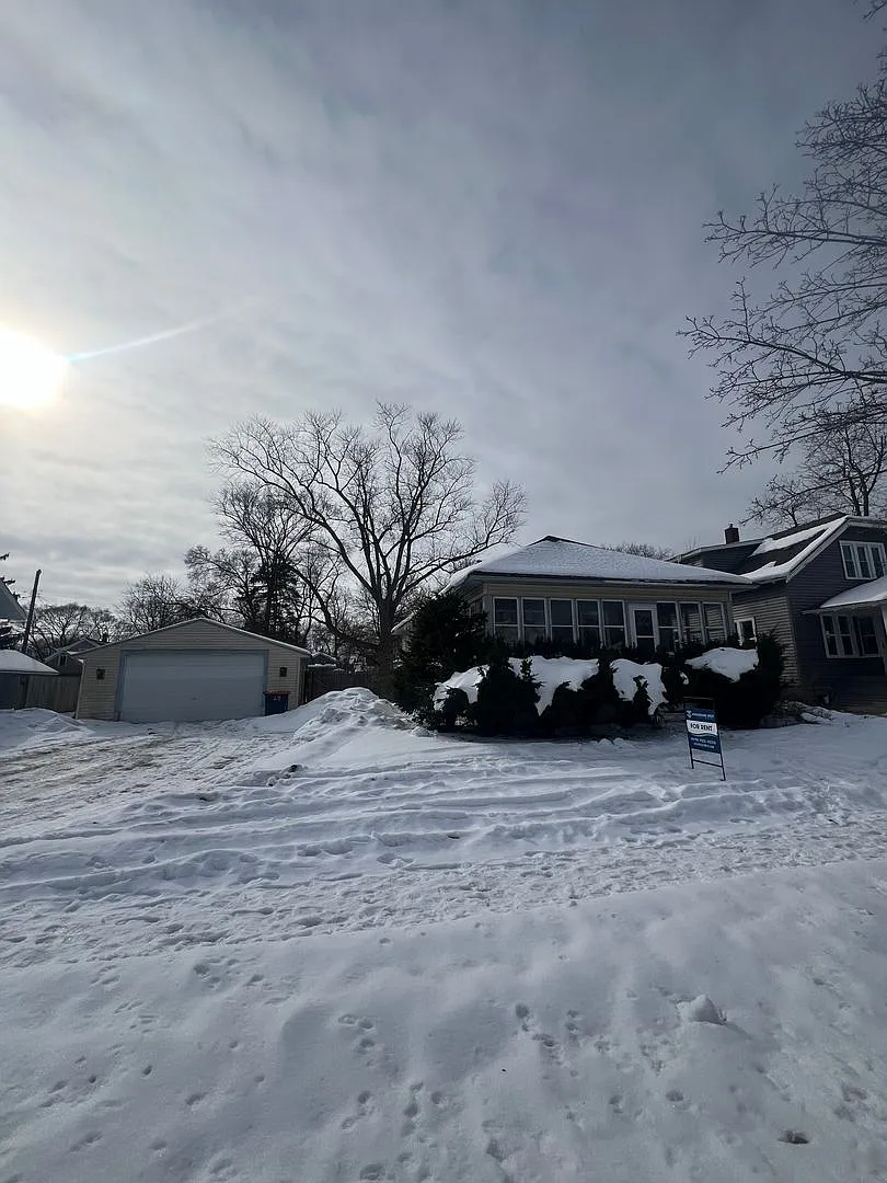 Lovely 2 Bedroom Southside Holland — Photo 2