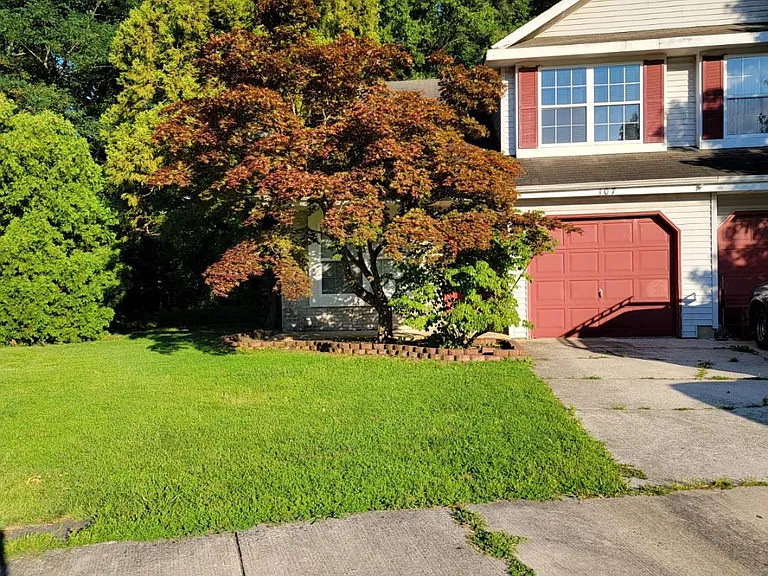 107 Kevin Ct — Photo 1