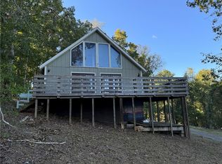 108 Gordon Dr, Central, SC 29630