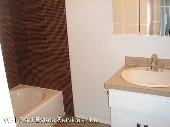 5th image of 5029 Roosevelt Way NE APT 301