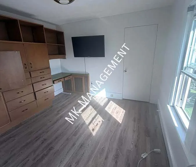 571 Charles Ave — Photo 13