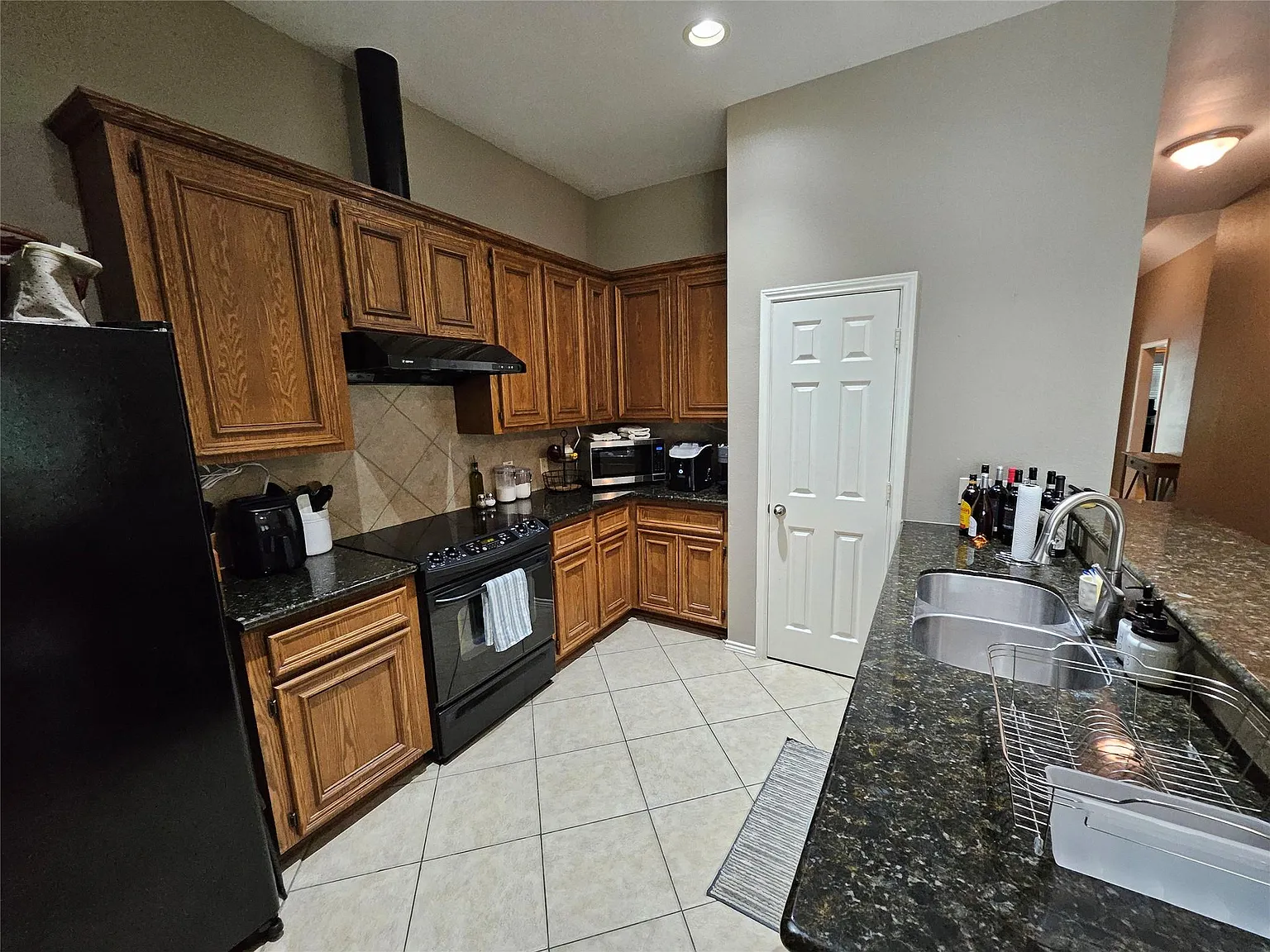 3 bed, 2.0 bath, 1798 sqft, $2,200 — Photo 4